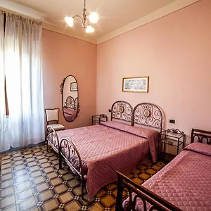 https://bb-liberty-lucca.it-tuscanyhotel.com